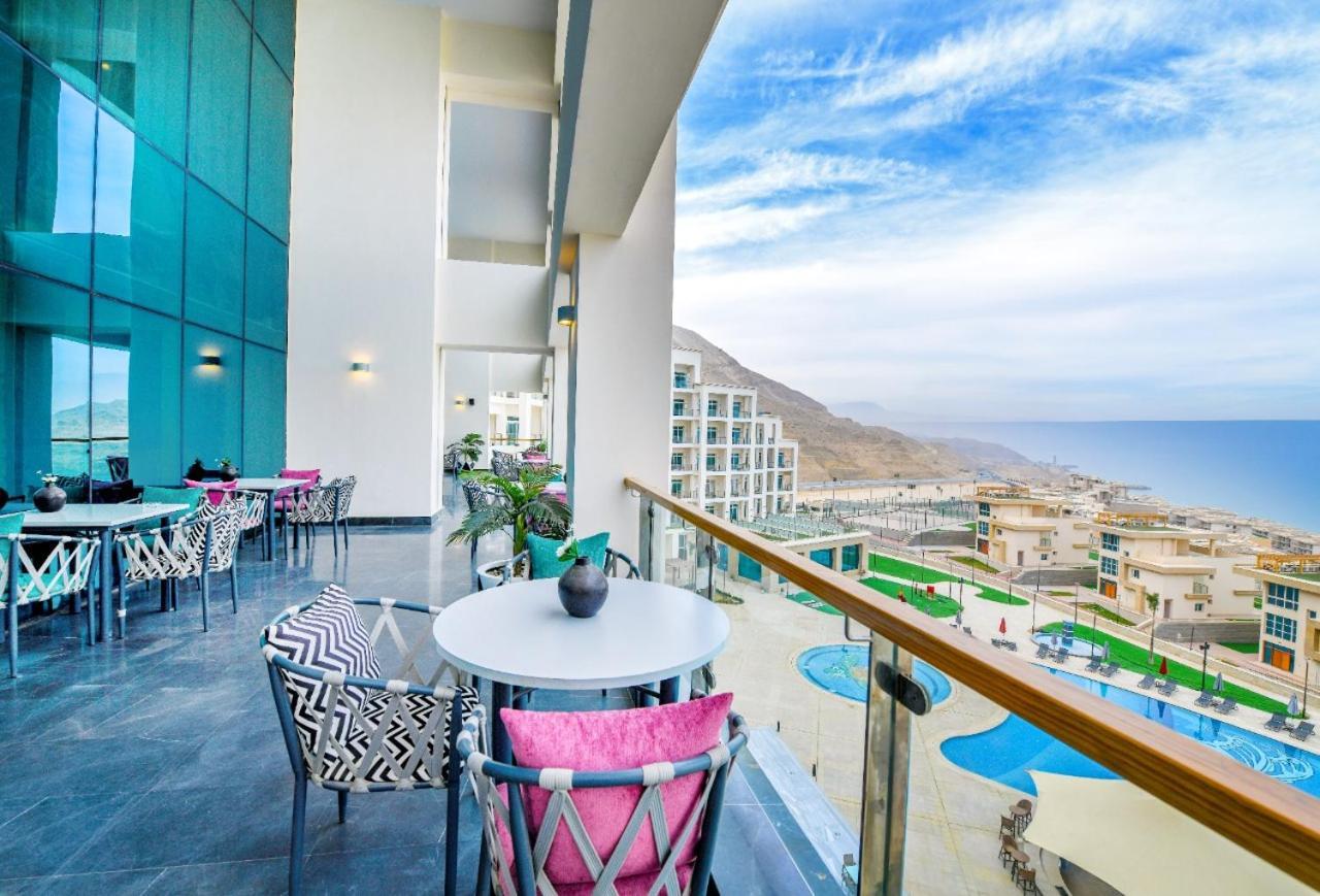 Tolip Resort El Galala Hills Ain Suchna Exterior foto View from the balcony of a suite at the Hilton Sharm El Sheikh