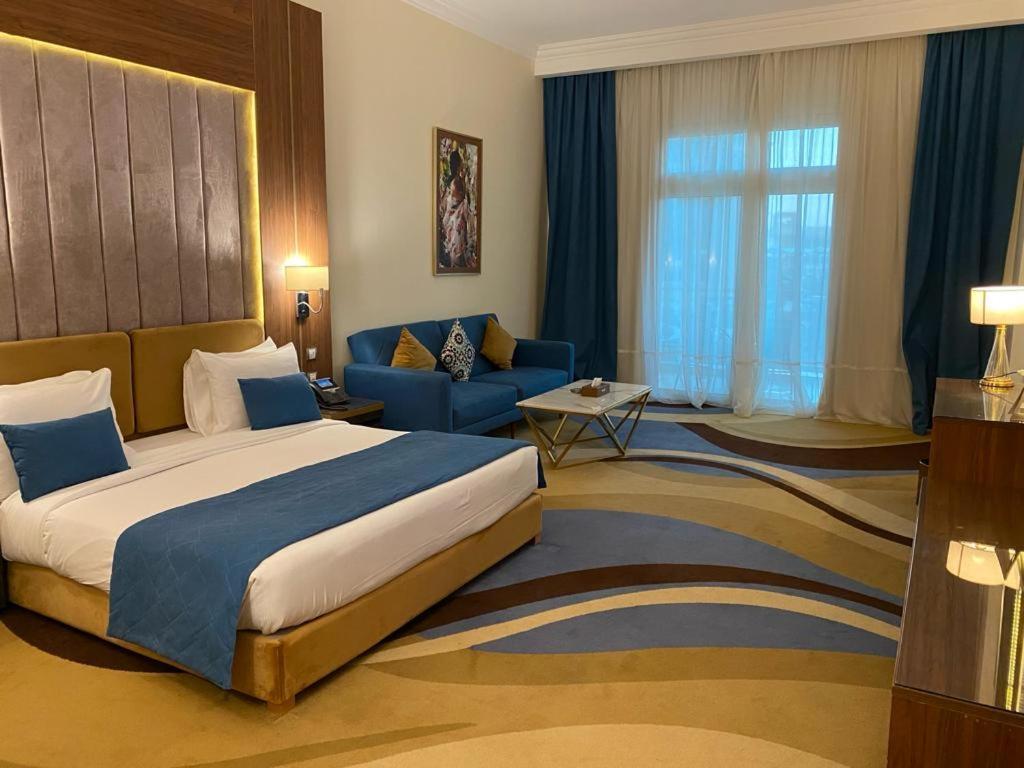 Tolip Resort El Galala Hills Ain Suchna Exterior foto A room at the hotel