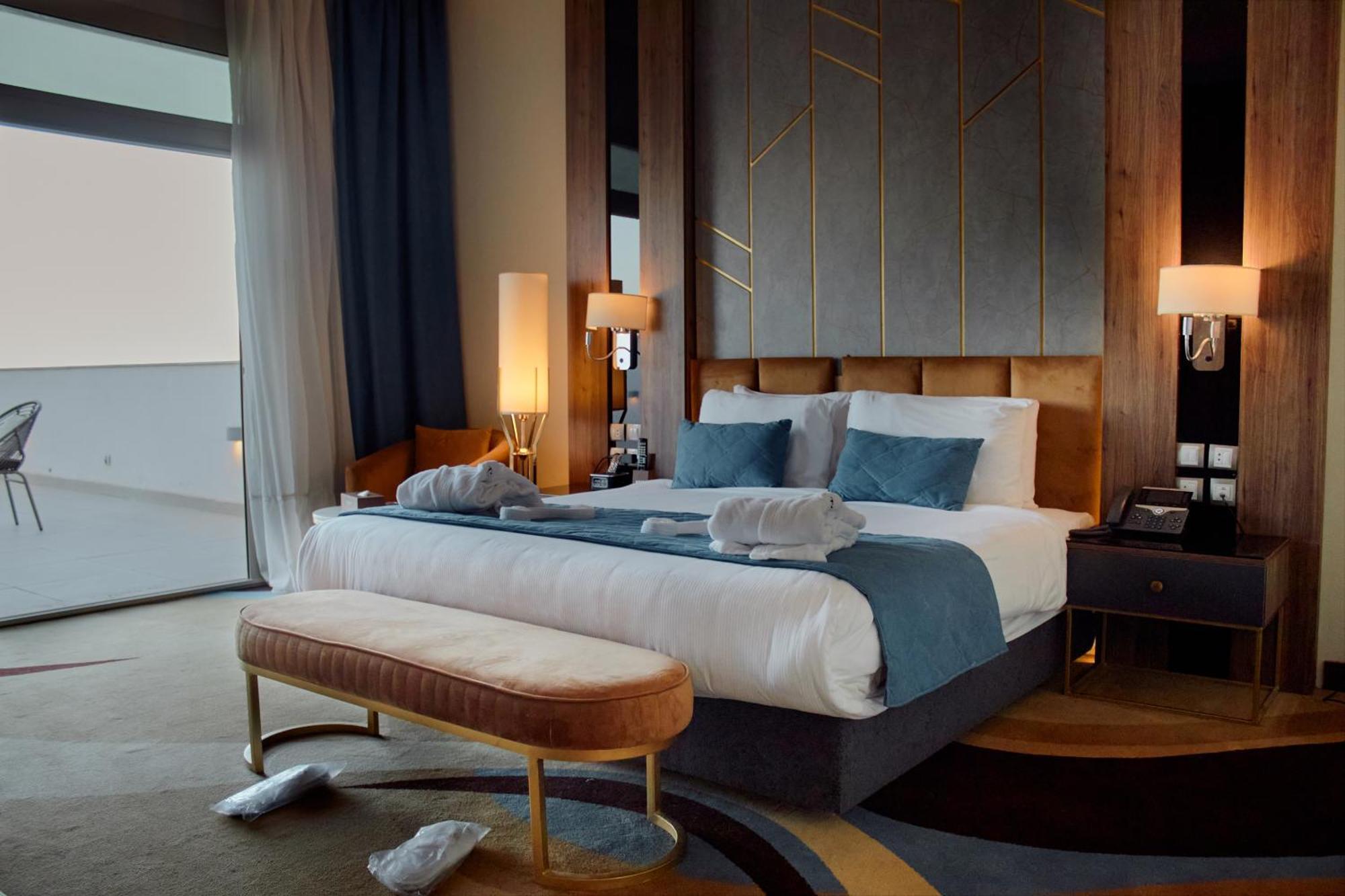Tolip Resort El Galala Hills Ain Suchna Exterior foto A bedroom at the hotel