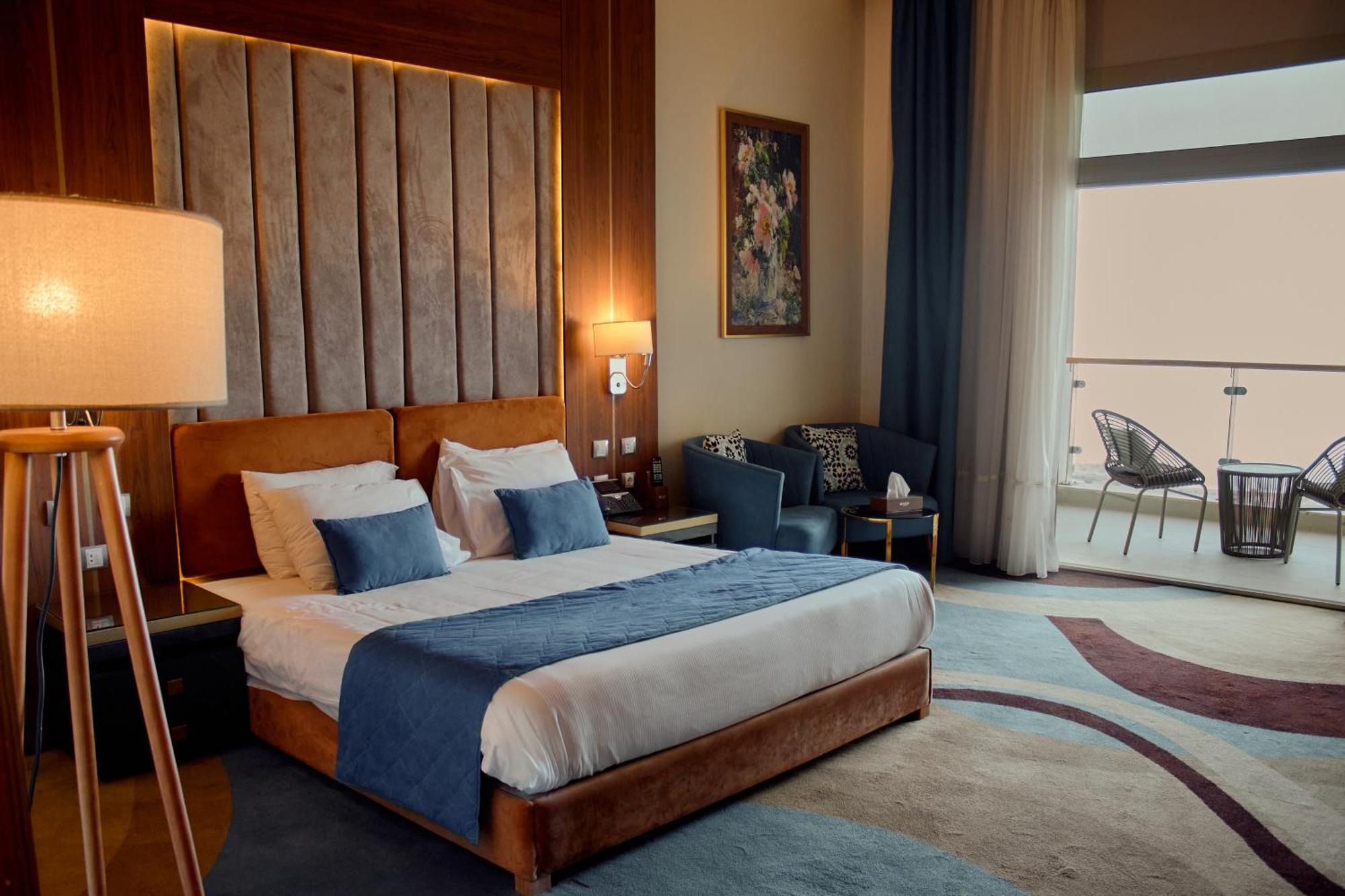 Tolip Resort El Galala Hills Ain Suchna Exterior foto A room at the hotel