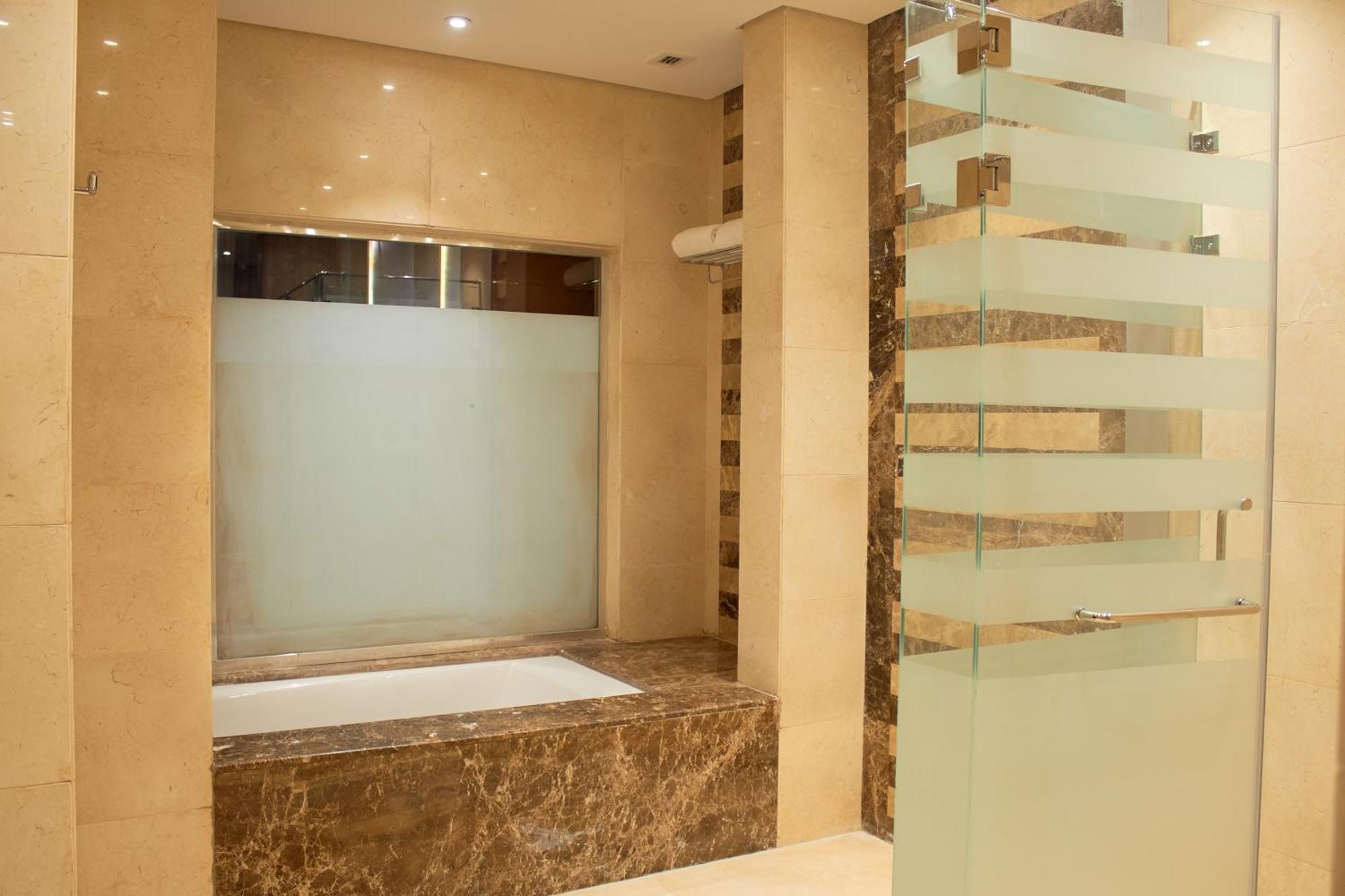 Tolip Resort El Galala Hills Ain Suchna Exterior foto A shower door
