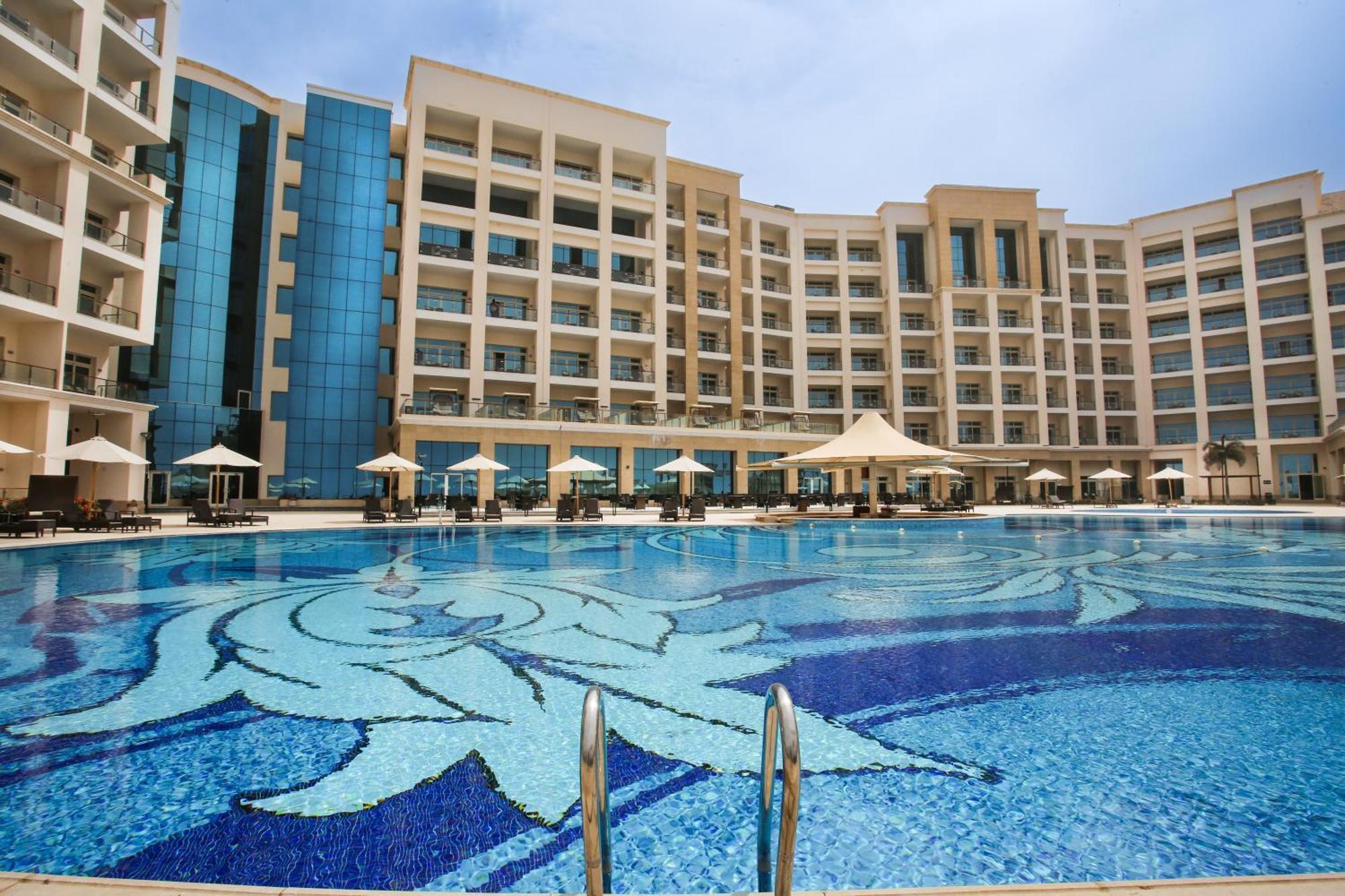 Tolip Resort El Galala Hills Ain Suchna Exterior foto The swimming pool at the hotel