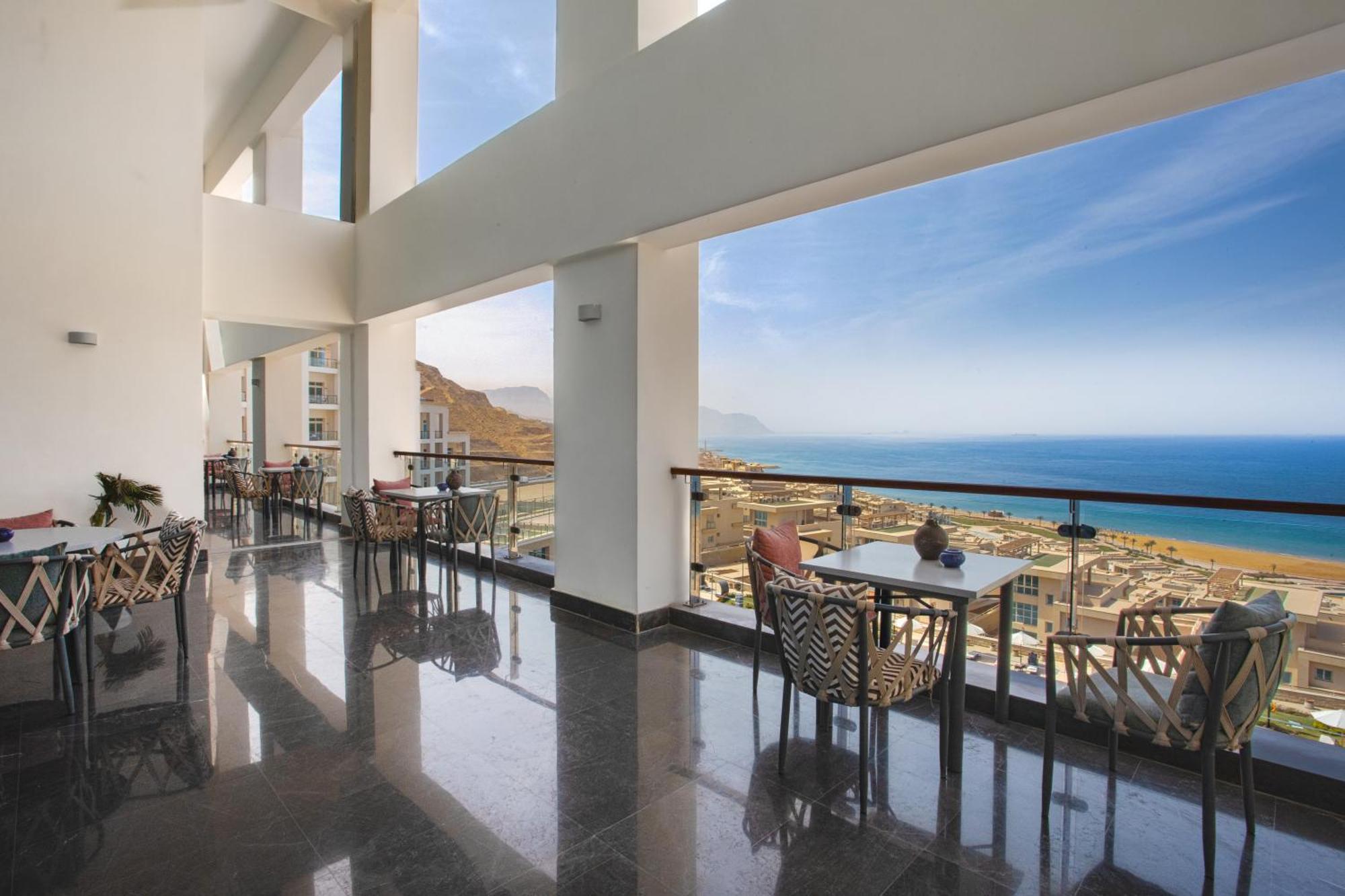 Tolip Resort El Galala Hills Ain Suchna Exterior foto The restaurant at the hotel