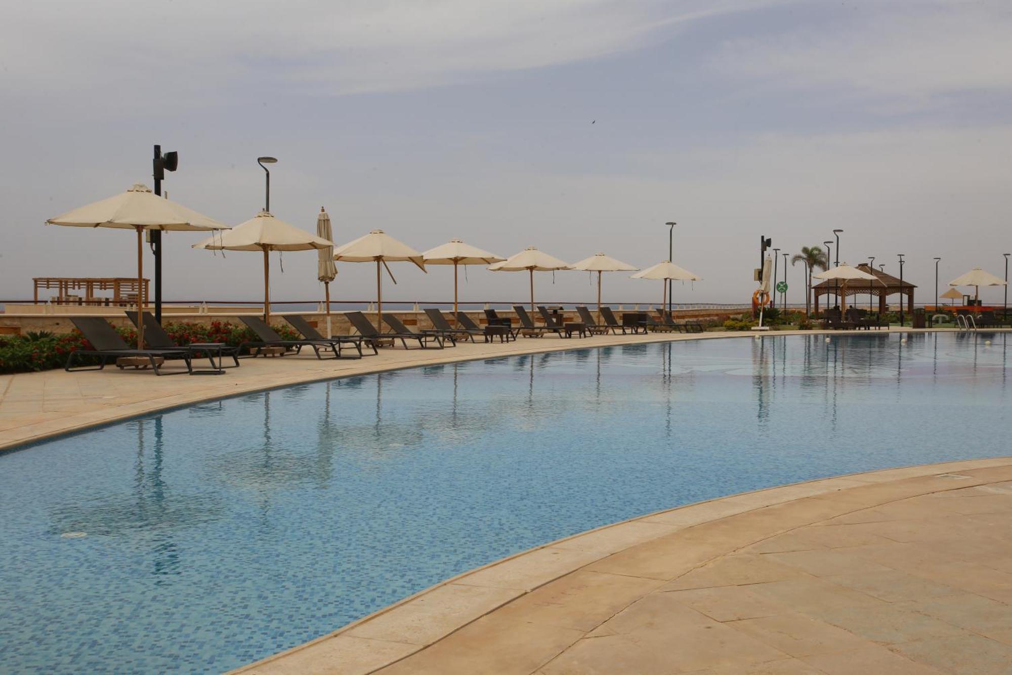 Tolip Resort El Galala Hills Ain Suchna Exterior foto The pool at the Dead Sea Spa Magdala